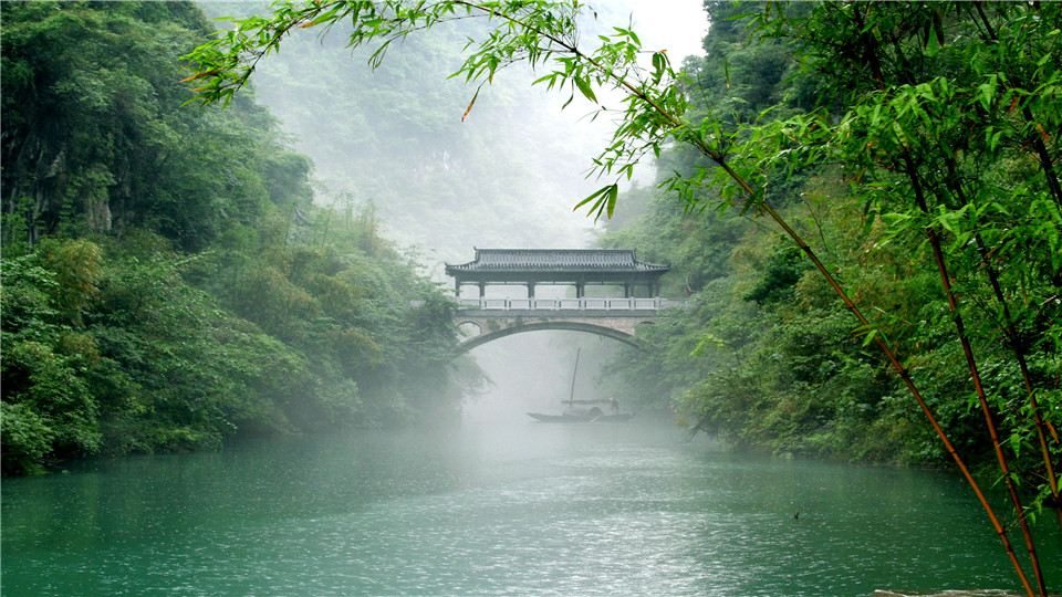 船进三峡人家